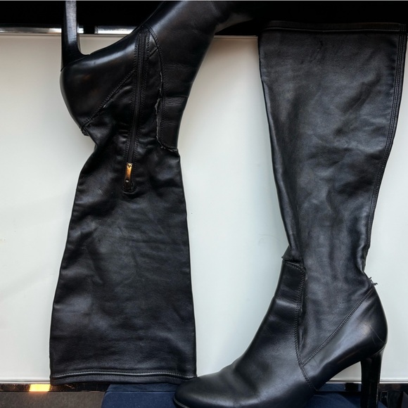 Elegant Black Leather Knee-High Boots - Picture 1 of 4